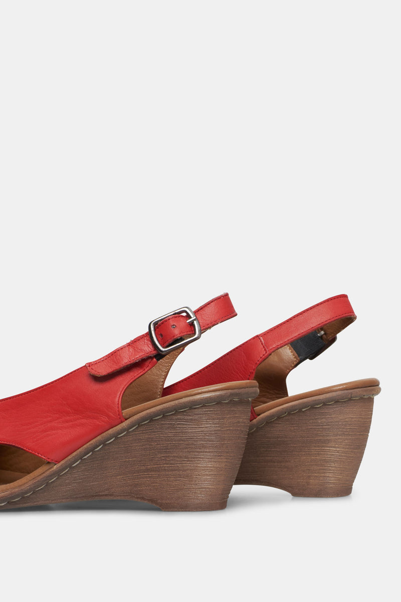 Czerwone sandały damskie 900 - Harpers.pl