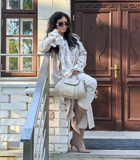 @barbarasmoli wearing Noteria boots