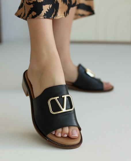 Dorinsa Women's Black Leather Flip-Flops