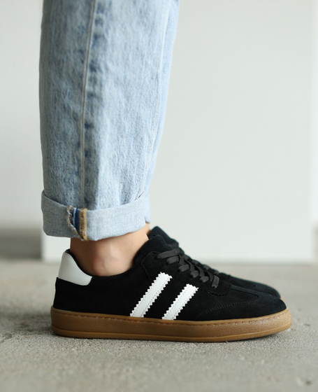 Magline Women's Black Leather Sneakers