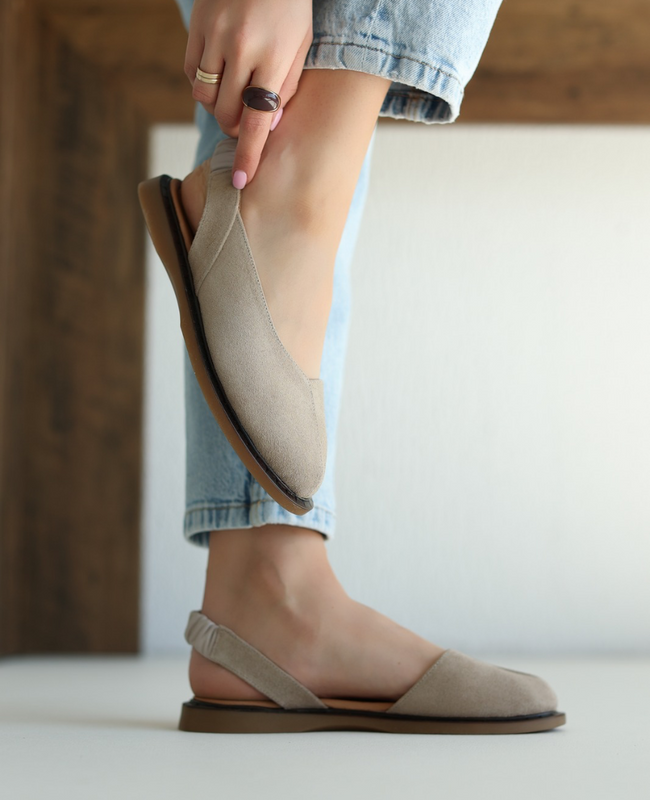 Belirta Women's Gray Leather Sandals