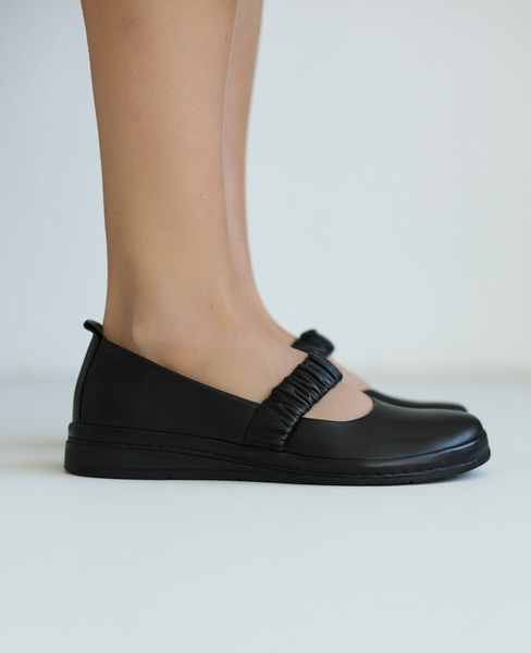 Ivelori Women's Black Leather Low-Cut Shoes