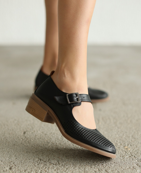 Origena Women's Black Leather Pumps