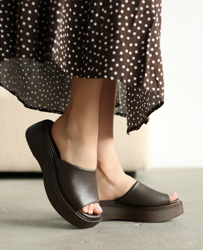 Lirnisa Women's Leather Chocolate-Colored Flip-Flops