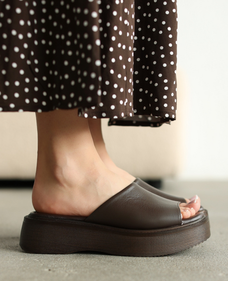 Lirnisa Women's Leather Chocolate-Colored Flip-Flops