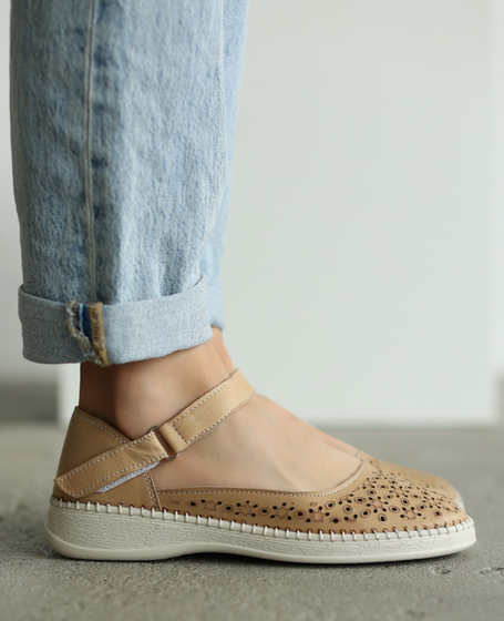 Zovelia Women's Cappuccino Leather Loafers