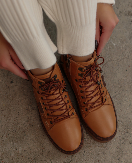 Umbelia Women's Red Leather Boots