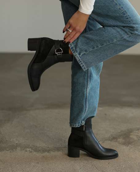 Isolina Women's Black Leather Ankle Boots