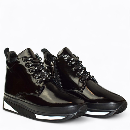 Zinoria Women's Black Leather Ankle Boots