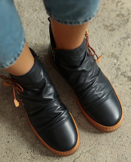 Doretta Women's Black Leather Boots