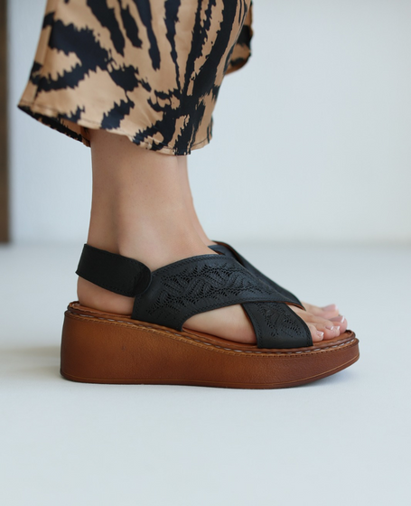 Elinira Women's Black Leather Sandals