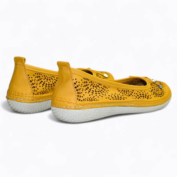 Ersinea Women's Mustard-Colored Leather Low-Cut Shoes