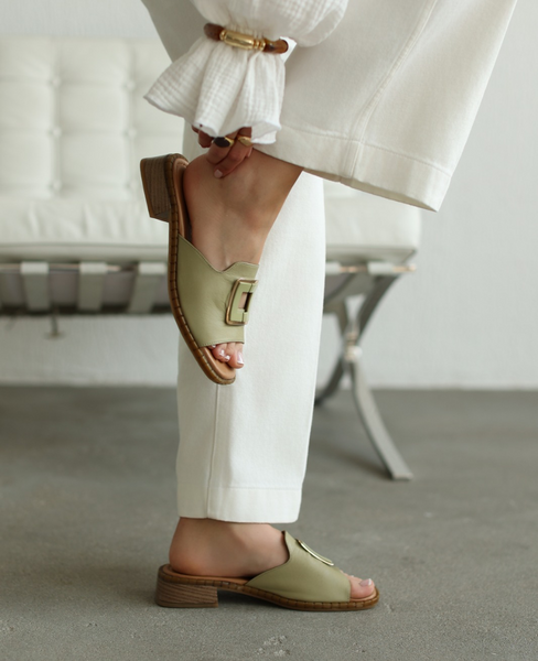 Terlisa Women's Green Leather Flip-Flops