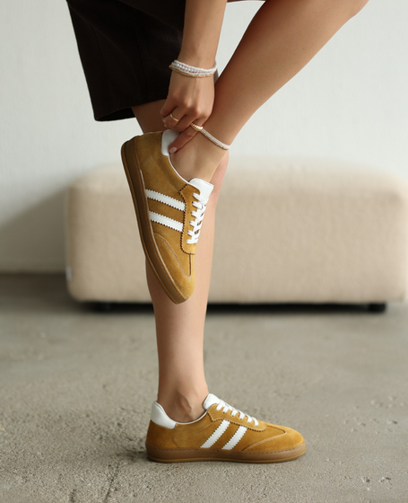 Skórzane musztardowe sneakersy damskie Magline