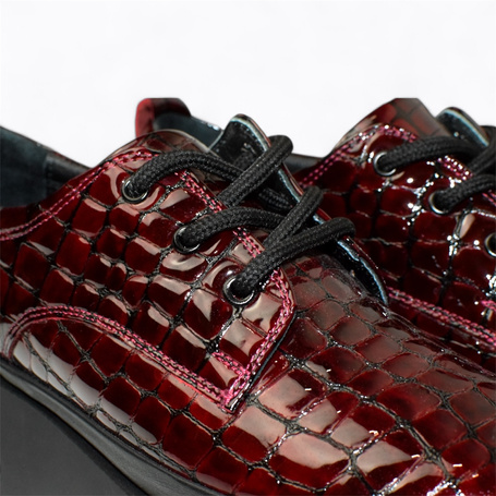 Noverin Women's Burgundy Leather Low-Cut Shoes