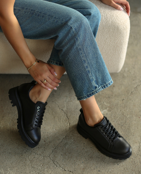 Ursenia Women's Black Leather Low-Cut Shoes