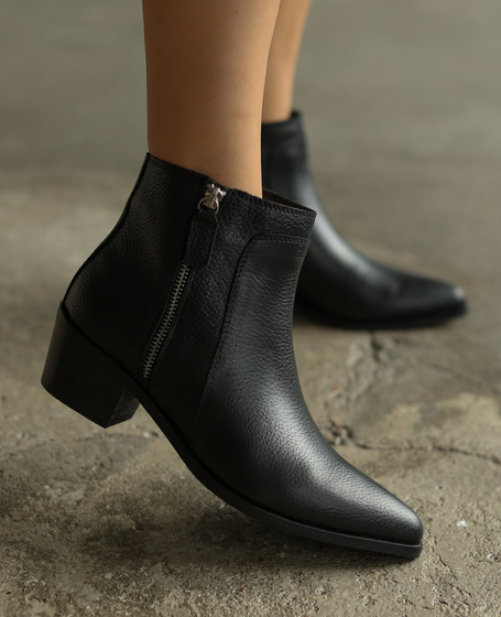 Adelisa Women's Black Leather Ankle Boots