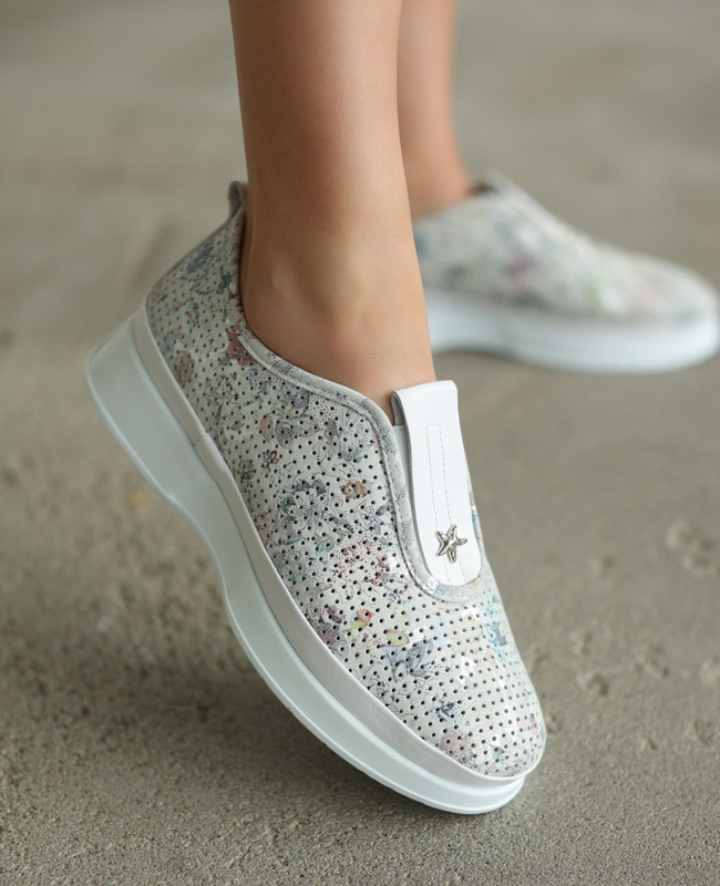 Pervela Women's White Leather Low-Cut Shoes with a Floral Motif