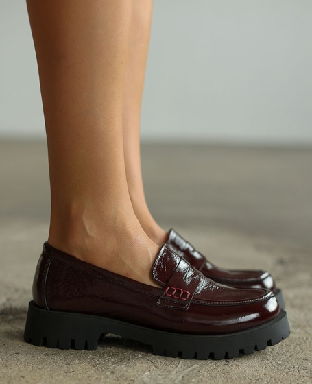 Calista Women's Burgundy Leather Low-Cut Shoes