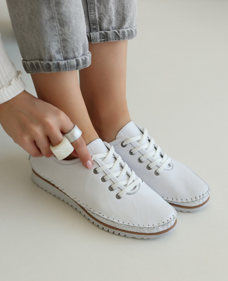 Helisse Women's White Leather Low-Top Shoes