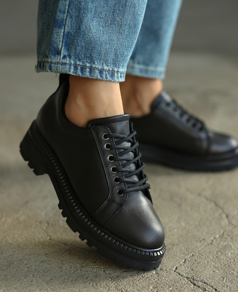 Ursenia Women's Black Leather Low-Cut Shoes