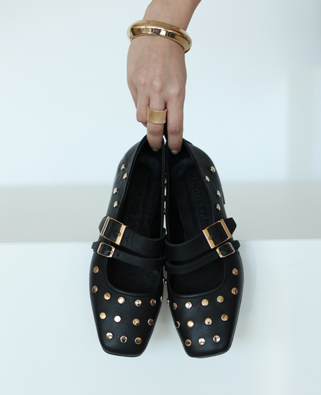 Bravina Women's Black Leather Low-Cut Shoes