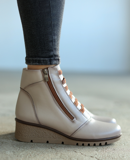 Amelika Women's Gray Leather Boots
