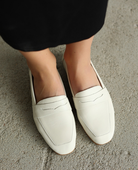 Merakia Women's Beige Leather Low-Cut Shoes