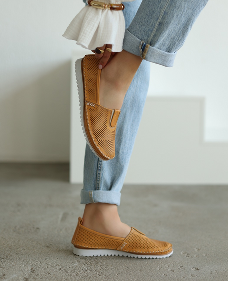 Rimavel Women's Mustard-Colored Leather Low-Cut Shoes