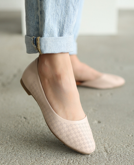 Ollinda Women's Leather Powder-Colored Ballerina Flats