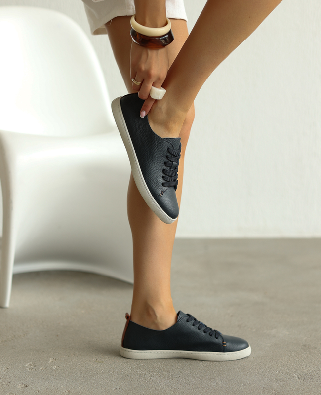 Bellora Women's Navy Blue Leather Low-Top Shoes