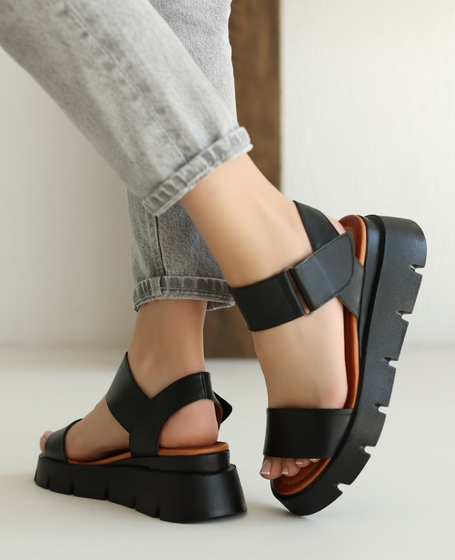 Hamilla Women's Black Leather Sandals
