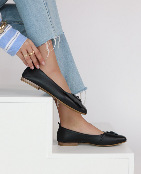 Cevrila Women's Black Leather Ballerina Flats
