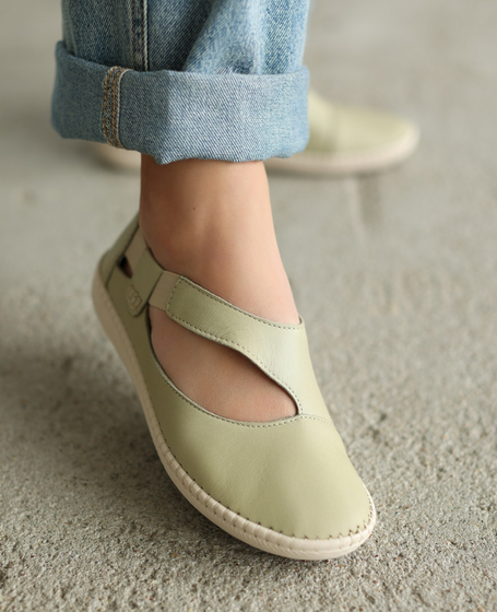 Pelvine Women's Green Leather Low-Cut Shoes