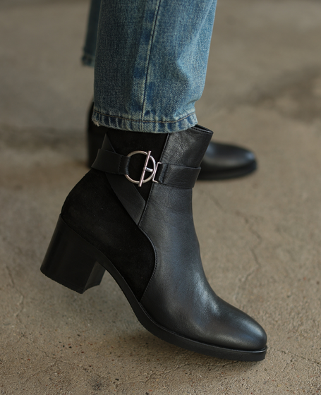 Isolina Women's Black Leather Ankle Boots
