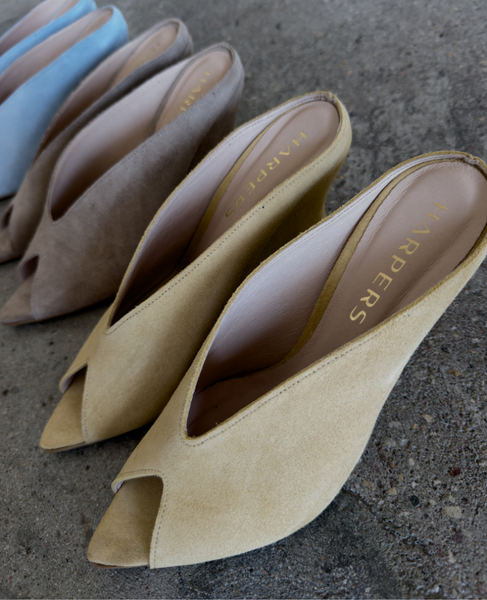 Krameti Yellow Leather Women's Flip-Flops