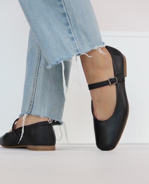 Kresida Women's Black Leather Ballerina Flats