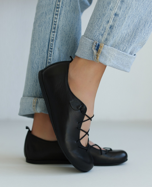 Ranithe Women's Black Leather Low-Cut Shoes