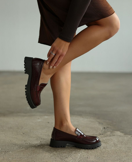 Calista Women's Burgundy Leather Low-Cut Shoes