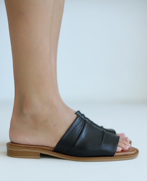 Lirveta Black Leather Women's Flip-Flops