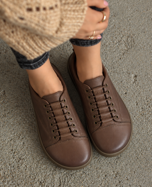 Velinna Women's Leather Chocolate-Brown Barefoot Low-Top Shoes