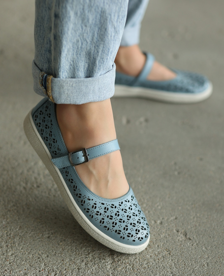 Kalindi Women's Blue Leather Low-Top Shoes