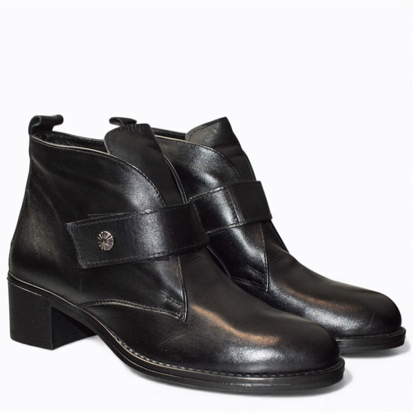 Orindra Women's Black Leather Ankle Boots