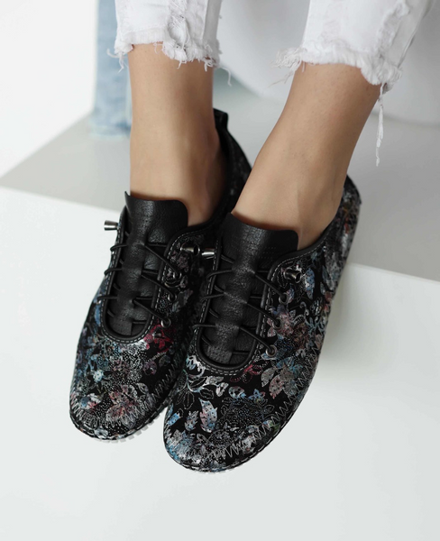 Cavelia Women's Black Leather Low-Cut Shoes with a Floral Motif