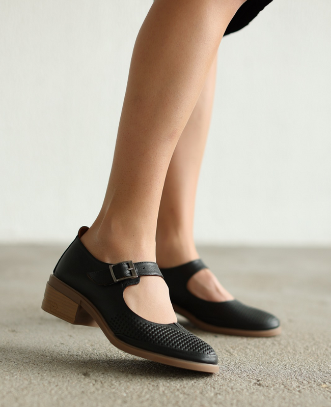 Origena Women's Black Leather Pumps