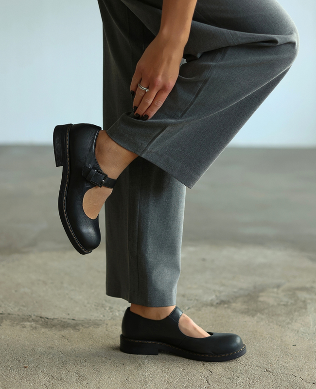 Delfina Women's Black Leather Low-Top Shoes