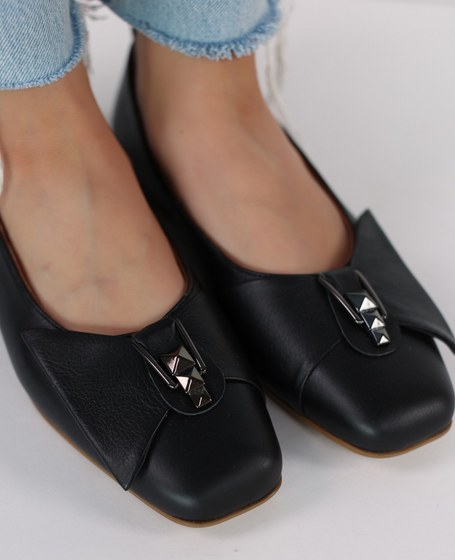 Cevrila Women's Black Leather Ballerina Flats