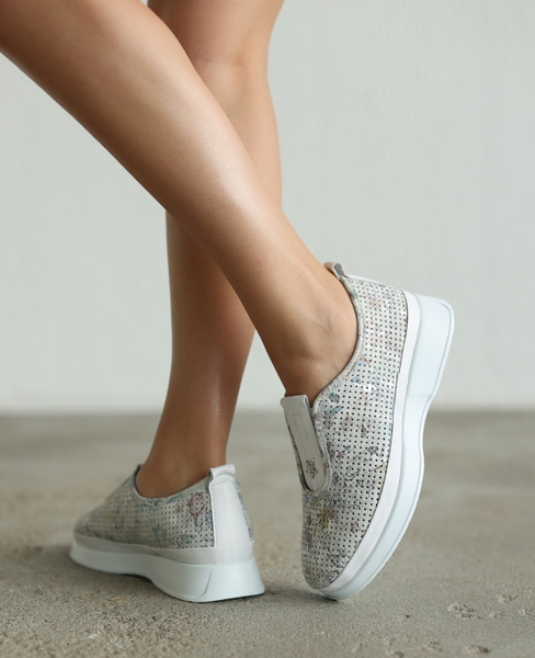 Pervela Women's White Leather Low-Cut Shoes with a Floral Motif
