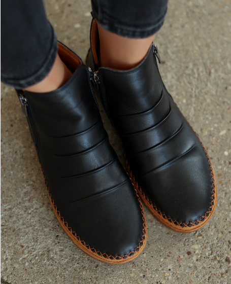 Izmaria Women's Black Leather Ankle Boots
