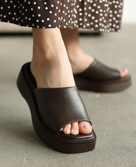 Lirnisa Women's Leather Chocolate-Colored Flip-Flops